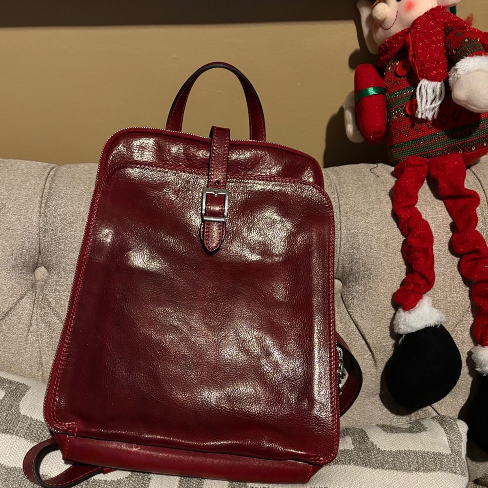 Time Resistance Womens Convertible Leather Backpack Shoulder Bag - Clarissa Red